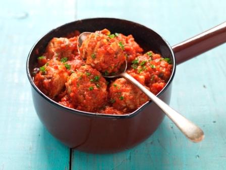Juicy Turkey Meatballs in Tomato and Basil Sauce